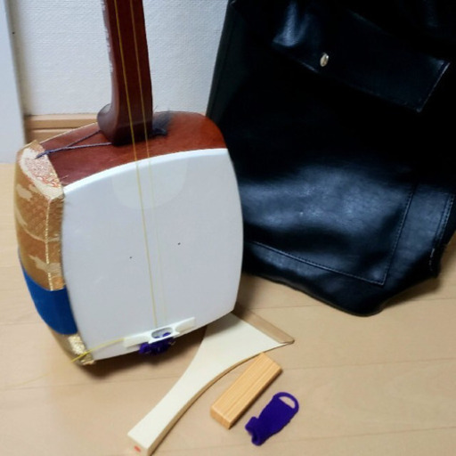 三味線 (穴あき)弦、笛、バチ、ケース付 三味線 (穴あき)弦、笛、バチ、ケース付 楽天市場】 三味線