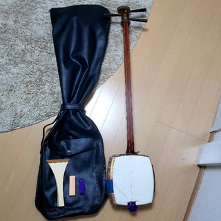 三味線 ケース付き (R.) 恵比寿の弦楽器、ギターの中古あげます
