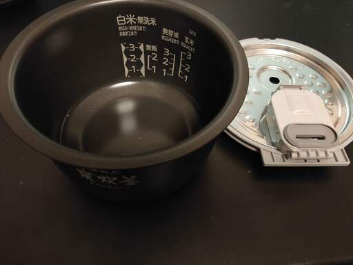 三菱電機  IH炊飯器  備長炭炭炊釜　NJ-SE069-W　窯と上蓋のみ