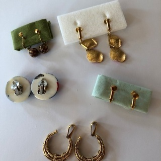 ほぼ未使用　イヤリング5点　差し上げますの画像