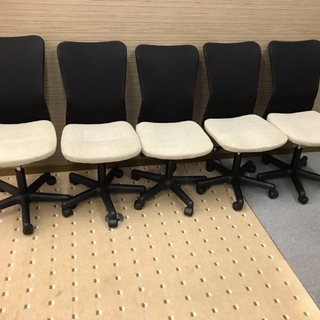 値下げしました！比較的綺麗なメッシュ椅子が５脚あります。直接引き取れる方限定でお願いします。の画像