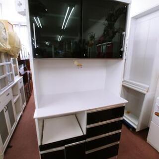 ★大宝工業　モノトーンの食器棚