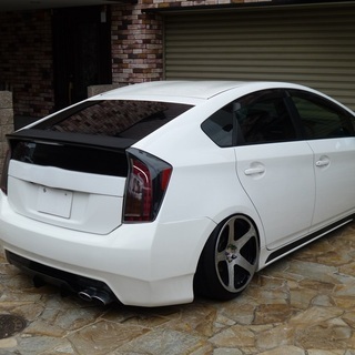 検査4年3月プリウスG後期型 改造多数/Varrstoen18インチ/イデアル車高調/キャンバー5度/ガングリップステアリング/ブラックウッドパネル/ナビの画像