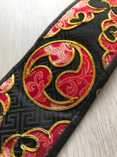 龍柄ティーガー(額あり) 黒×えんじ色革 - 三線組合onlineSHOP 高級ティーガー  龍柄　黒紐付