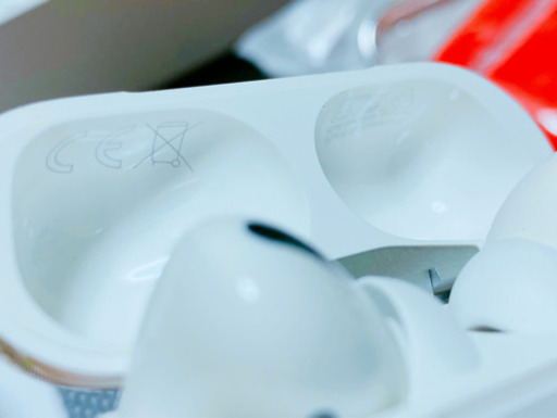 保証未開始 新品 Apple AirPods Pro ケース ワイヤレス充電器付