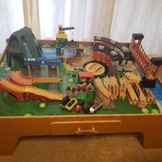 テーブルと木のレールセット