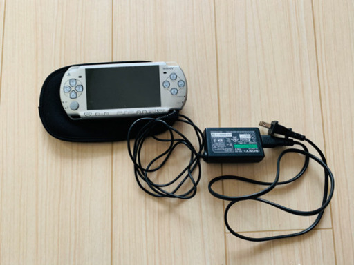 【取引終了】PSP・本体・入れ物・充電器【中古】