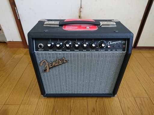 フェンダーのギターアンプ（練習用・小規模ライブ用）を8,000円（送料・代引き込み）で。