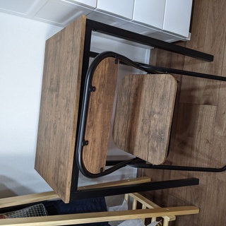 salut!(サリュ)のテーブルとチェアをセットでお譲りします。