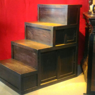 町屋の階段箪笥