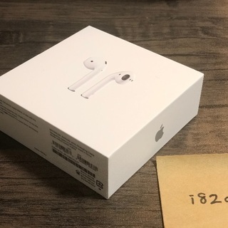 AirPods with charging case 新品 エアポッヅの画像