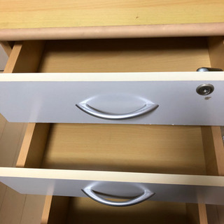 キャスター付き　引き出し　収納家具の画像