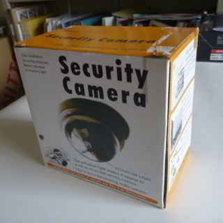 ２個　ダミーカメラ 威嚇 LED センサー 防犯 配線不要 壁掛...