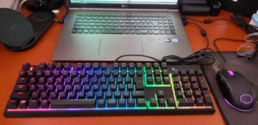 ゲームミングキーボードとマウスセット