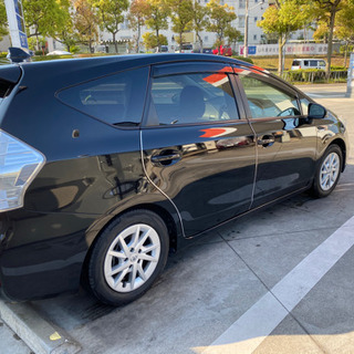 車検25年10月までトヨタ　プリウスα最上級グレードG 黒色の画像