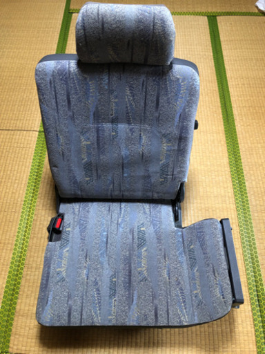 98年式パジェロのサードシート(座椅子として)
