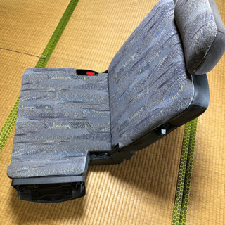 98年式パジェロのサードシート(座椅子として)の画像