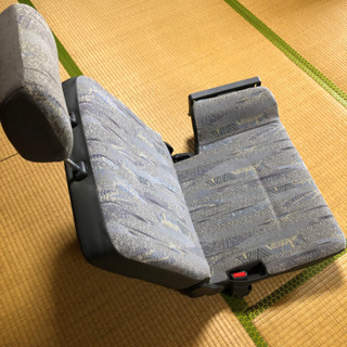 98年式パジェロのサードシート(座椅子として)の画像