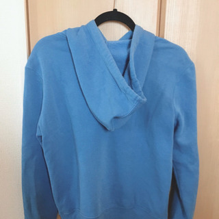 GAP ブルーパーカーの画像