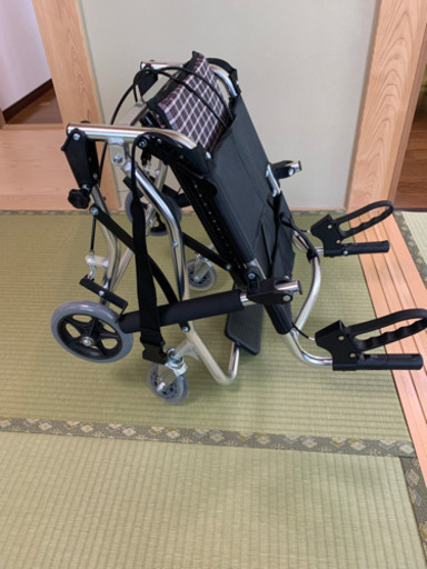 超軽量折り畳み車椅子