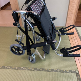 超軽量折り畳み車椅子の画像