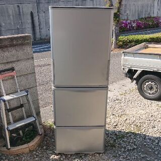 (売約済み)シャープ 3ドア冷凍冷蔵庫 SJ-WA35W 350L 2012年製