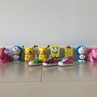おもちゃ　1個で10円　全部（11個）で100円