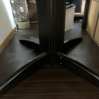 白いダイニングテーブルの画像