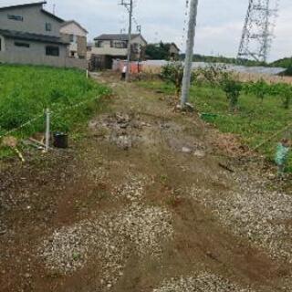 ぬかるみ道を砂利道に施工いたします。の画像