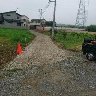 ぬかるみ道を砂利道に施工いたします。 - その他