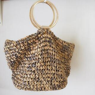 美品✨ ストロー素材の手提げbag(値下げ⤵️)の画像