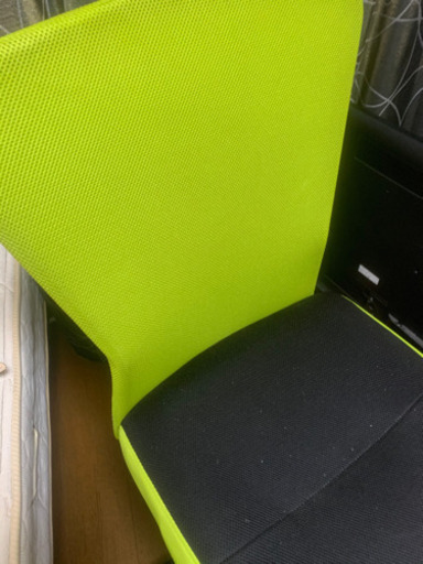 黄緑色　チェア