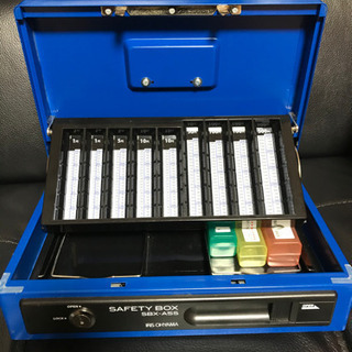 Ａ5サイズの金庫　鍵・コインケース付　中古の画像