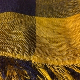 【値下げ！】ガーゼ生地 大判ストール 正方形 未使用保管品 マスク材料にも ユニクロ UNIQLOの画像