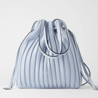 ZARA プリーツ加工入り　ミニバケットバック　ブルー