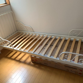 【お取引中】IKEAのMINNEN伸長式ベッド 白フレーム