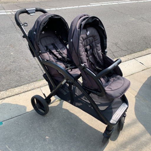 前後で乗れるベビーカー　ジョイーエヴァライトディオ