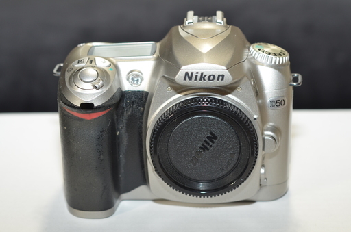 ニコン NIKONのデジタル一眼レフカメラ D50 レンズ2本セット