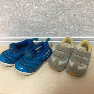 ナイキダイナモフリー 13.5センチ　アシックス13.0センチ
