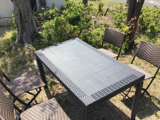 アウトドア用　机1ヶ（新品未開封）椅子セット4ヶ（中古美品）