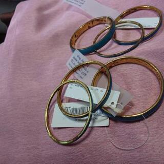 ブレスレットブランド 3連 B 級品4セット500円❗の画像