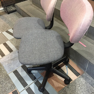 可愛い2トンカラーのオフィスチェア2脚☆0円！の画像