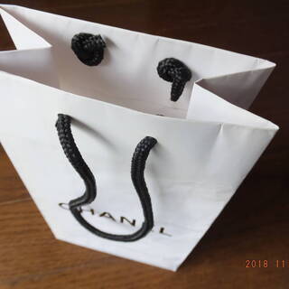 シャネルCHANEL　ショッピングバッグ 紙バッグ 白 USED品の画像