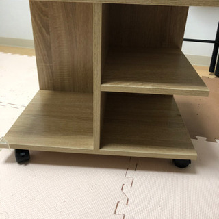 キャスター付の棚の画像