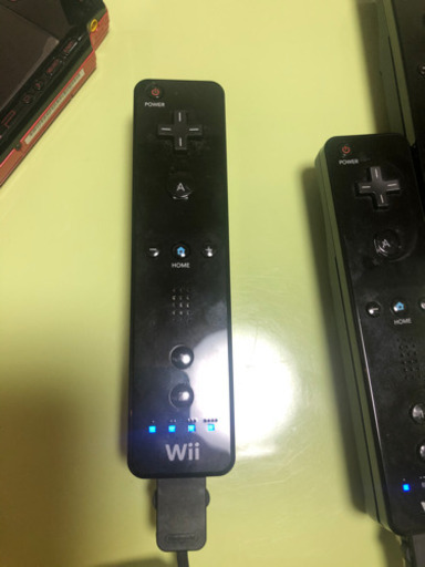 wii 本体(wiiリモコン3本+ジャンク1本＆ソフト『ボンバーマンランドwii』付)