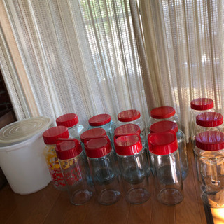 果実酒 とかつける瓶 15個 と梅干し❔漬けるやつ (取り引き決定)