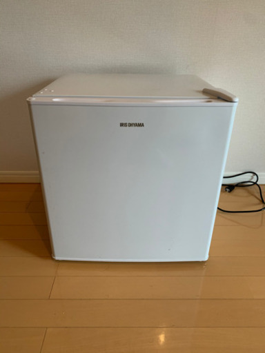 アイリスオーヤマ 冷蔵庫 42L 小型 静音 1ドア ノンフロン 右開き 温度調節5段階 ホワイト AF42-W