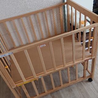 中古ベビーベッド(布団とオマケ付き)