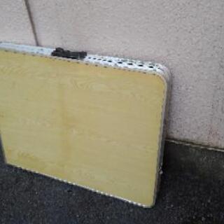 【売却済み】【値下げ】折り畳みテーブル！キャンプやアウトドアに活躍！の画像