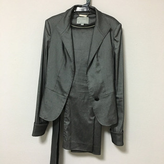 スーツ上下1式譲ります